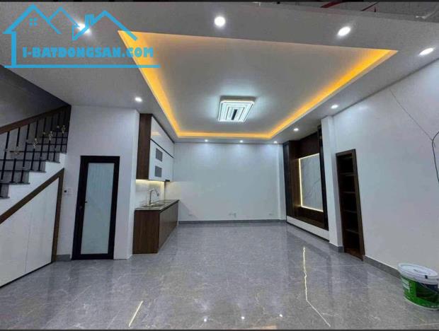 NHÀ MỚI MẶT NGÕ Ô TÔ ĐƯỜNG HỒ TÙNG MẬU- CẦU GIẤY – FULL NỘI THẤT, VỪA Ỏ VỪA KINH DOANH.
