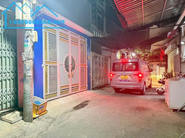 NHÀ LÔ GÓC PHAN VĂN HỚN SÁT TRƯỜNG CHINH - NGANG KHỦNG 4.8M - GIÁ CHỈ 3 TỶ