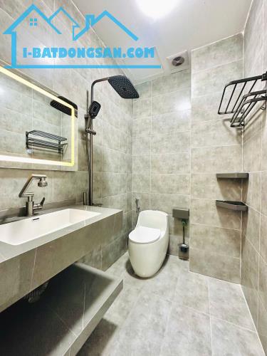 BÁN NHÀ 4 TẦNG NỘI THẤT ĐẸP, THOÁNG TRƯỚC SAU, Ô TÔ ĐỖ CỬA, TRUNG TÂM QUẬN ĐỐNG ĐA.