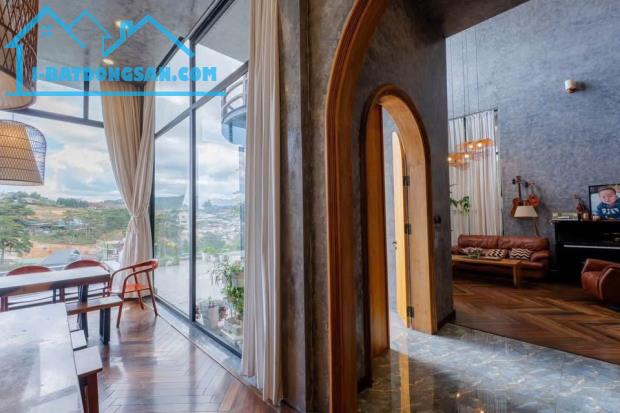 Căn khách sạn hai mặt tiền chính đường An Bình Phường xuân hương đà lạt.
