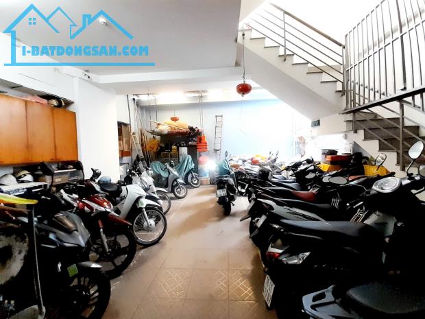 CHDV DOANH THU 100TR/TH, MẶT TIỀN NGAY ĐH NGÂN HÀNG, 194M2 (7.2×27)M, 4 TẦNG, CHỈ 19.5 TỶ.
