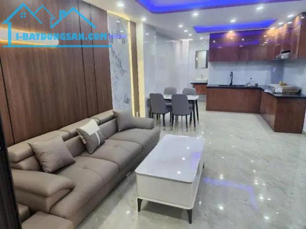 🔥 NHÀ 3 TẦNG MỚI TINH – TÔN ĐẢN – Ô TÔ ĐỖ TẬN CỬA 🔥