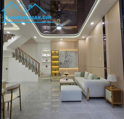 Bán nhà mới Phạm Thế Hiển P.3 Q.8 thông Âu Dương Lân. Cách mặt t.i.ề.n đường 2 căn nhà.