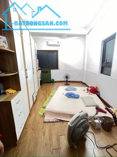 Bán nhà 4 tầng ở Minh Khai, gần cầu Mai Động giá 5,5 tỷ