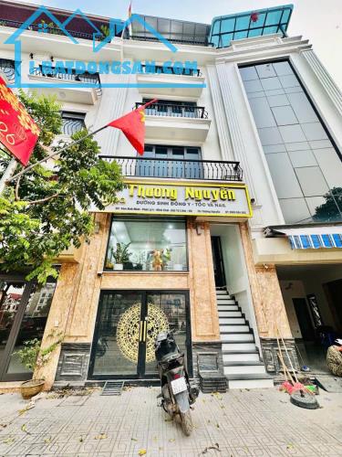 Nhà Đẹp Phân Lô Foresa Xuân Phương 90m2x5 Tầng- Full nội thất - vỉa hè ô tô- ô chờ thang