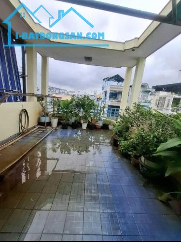 Bán gấp nhà mặt tiền Quận 10 - Ngang lớn bề thế 4.3m - 5 tầng kiên cố kinh doanh tốt