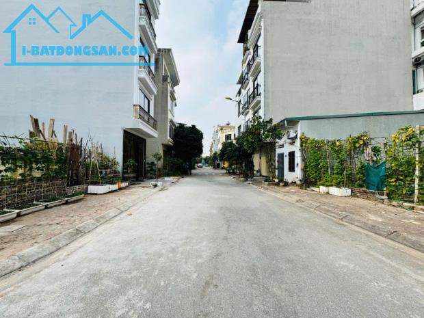 ĐẤT VÀNG TĐC GIANG BIÊN – PHẠM KHẮC QUẢNG – VỈA HÈ Ô TÔ TRÁNH – KINH DOANH ĐỈNH