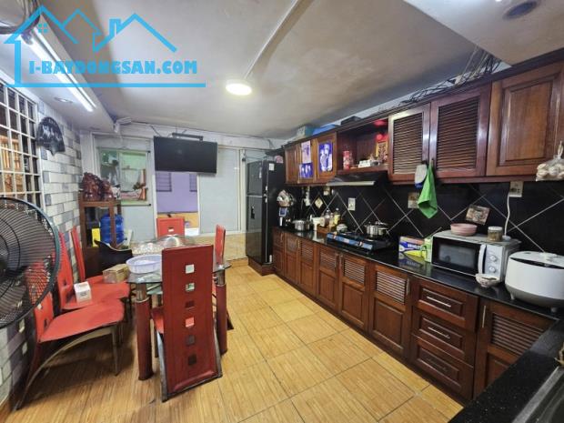 Bán gấp nhà mặt tiền đường Nguyễn Trãi - Phố thời trang giao thương sầm uất - 5 tầng BTCT