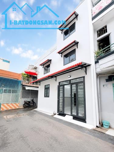 Nhà 3 tầng, hẻm ô tô thông, gần Vietcombank Gò Dầu, 4.2 tỷ