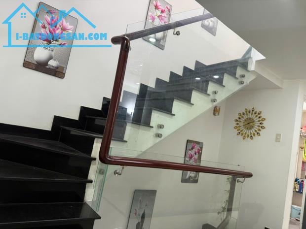 Bán nhà 449/52/ Trường Chinh - Bàu Cát - DT 5 x 12 - 3 tầng - giá 8.3 tỷ TL