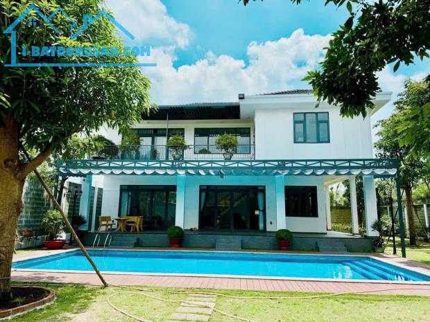 BIỆT THỰ SÂN VƯỜN 875m² ĐƯỜNG BÙI CÔNG TRỪNG – BIỆT THỰ 2 TẦNG, HỒ BƠI, NỘI THẤT CAO CẤP,