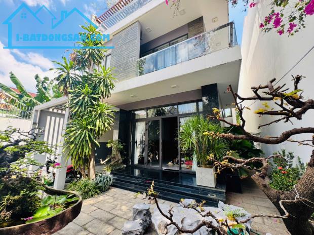 Giá 13 tỷ 990. Bán nhà biệt thự kdc Bửu Long gần trường Song Ngữ Lạc Hồng. 10x23m.