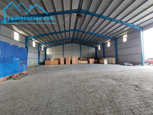 Bán xưởng mặt tiền Quốc lộ 1A, Quận 12, hơn 2600m2 giá 45 tỷ; 3565m2 120 tỷ