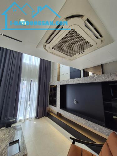 Cơ Hội sở hữu nhà GARA Ô TÔ, Thang máy, MT: 7M, PHỐ XUÂN ĐỖ