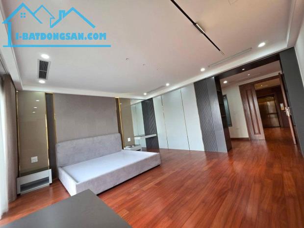 Phố Hoàng Cầu 40 tỷ 75m2, 5T, mặt tiền 7.5m vỉa hè ô tô tránh ngay Hồ Hoàng Cầu