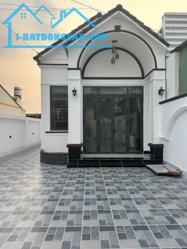 Bán gập căn nhà cấp 4 bự bành ki, SHR, 200m2, Tân Thông Hội, Giá 1 tỷ 150.