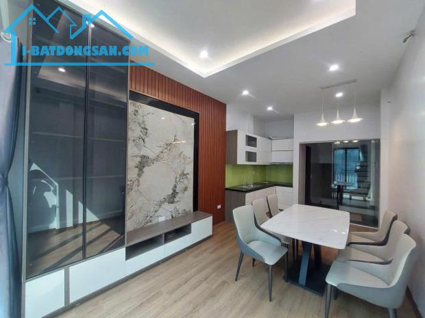 Phố Nguyễn Khang 14.9 tỷ 40m2, 5 tầng cực đẹp ô tô tránh kinh doanh sầm uất hiếm Cầu Giấy