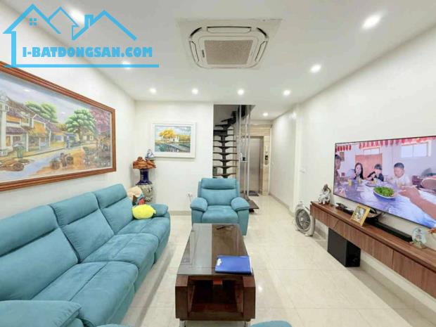 BÁN GẤP NHÀ ĐỘI CẤN TT BA ĐÌNH MỚI KOONG THANG MÁY FULL NỘI THẤT 45M X 6 TẦNG MT 4,3M NHỈN