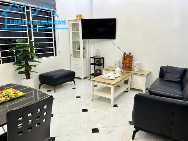 Bán nhà phố VIP Hai Bà Trưng,120m2,Vỉa hè rộng,Kinh Doanh Đỉnh,Đầu Tư Tốt
