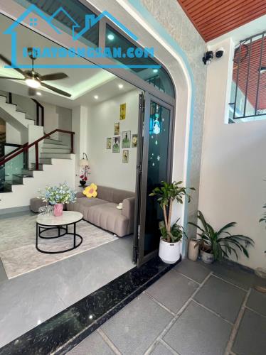 BÁN NHÀ 2 TỶ 160 TRIỆU, NGÕ ĐƯỜNG NGUYỄN KHUYẾN , 46M2 x 3 TẦNG