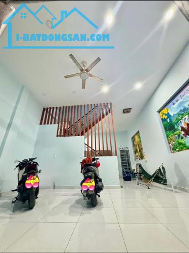 NHÀ ĐẸP BÌNH TÂN - SÁT MẶT TIỀN QL1A - HẺM XE HƠI 74M2 NGANG KHỦNG 6M x12.4M. CHỈ HƠN 4 TỶ