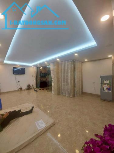 Bán Nhà Phố Lê Đại Hành, đối diện Vincom - 60m2 x 5 Tầng - Sổ riêng - 3 bước ra phố