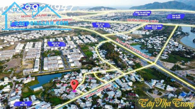 Nhà 2 tầng lại còn gara ô tô trong sân tại đường Vĩnh Thái, Phường Nam Nha Trang chỉ 2,99