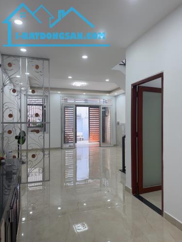 Bán gấp nhà mới hẻm ô tô tô gần Lê Văn Quới 70m, 3PN, khu sầm uất đủ tiện ích, chỉ 4.x tỷ.