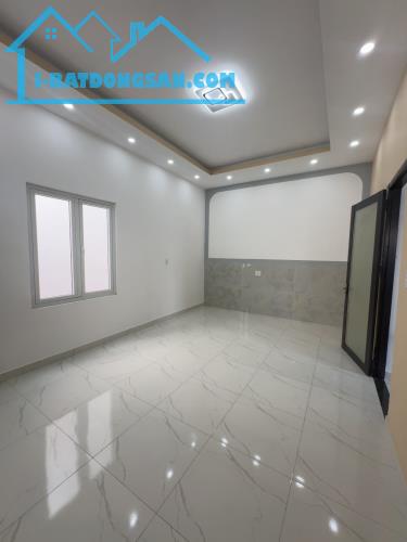 Bán gấp nhà mới hẻm ô tô tô gần Lê Văn Quới 70m, 3PN, khu sầm uất đủ tiện ích, chỉ 4.x tỷ.