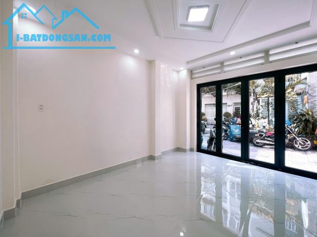 TT Quận 1 Nguyễn Khắc Nhu, Gần Ngã 4 Cô Bắc. Bán Nhà 2 Tầng 45M2 Chỉ 13,5 Tỷ.