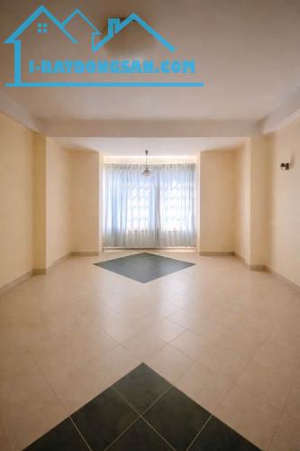 [D2445] Nhà 4 tầng ngang 5.5m sát ĐH Văn Lang, Bình Thạnh, giá 10.x tỷ
