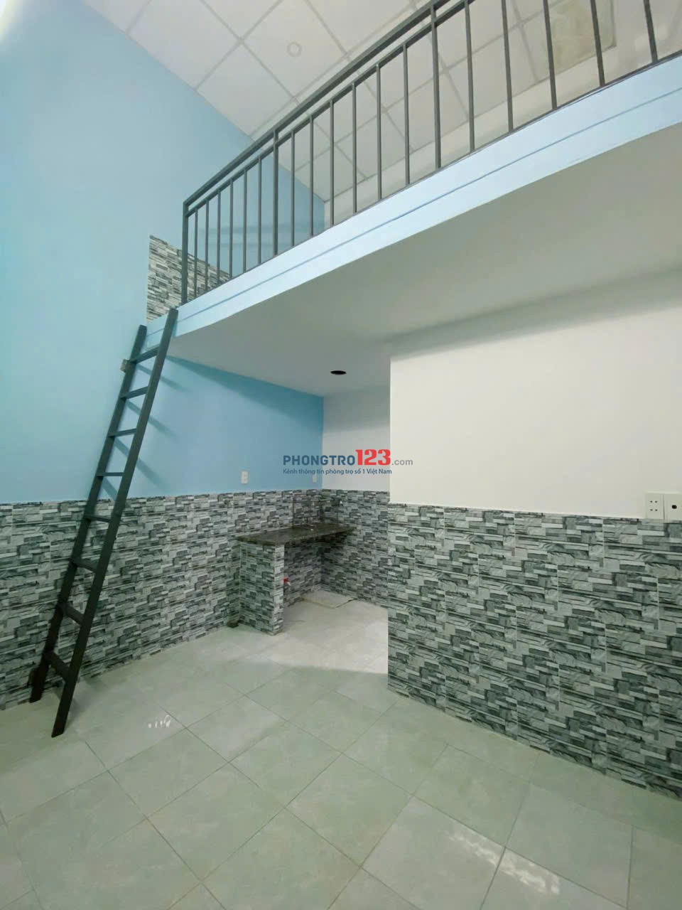 Phòng 18m2 có máy lạnh, có gác, ngay khu CNC, an ninh, Lã Xuân Oai