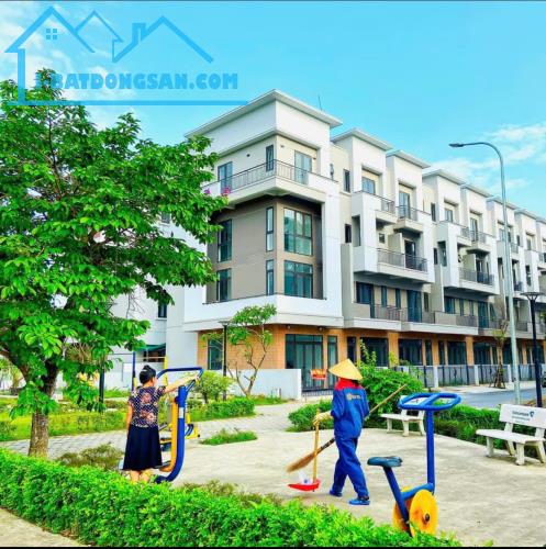 Chốt ngay!căn Góc kinh doanh ngã tư đối diện 9 toà chung cư đang xây sh2-01.LH0981982683