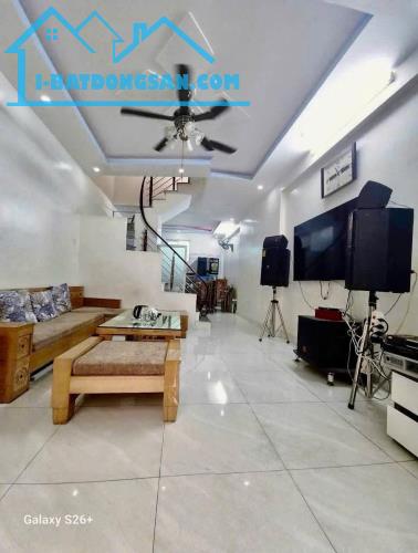 🏡 hơn 2ty có nhà đẹp ngay Chợ Lũng đằng hải – bước vào là muốn ở