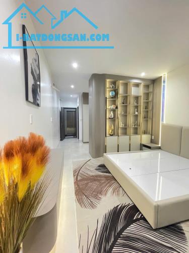 Mặt tiền kinh doanh Lê Minh Xuân giáp quận 10 (DT 4x20m) 4 tầng tiện ở liền