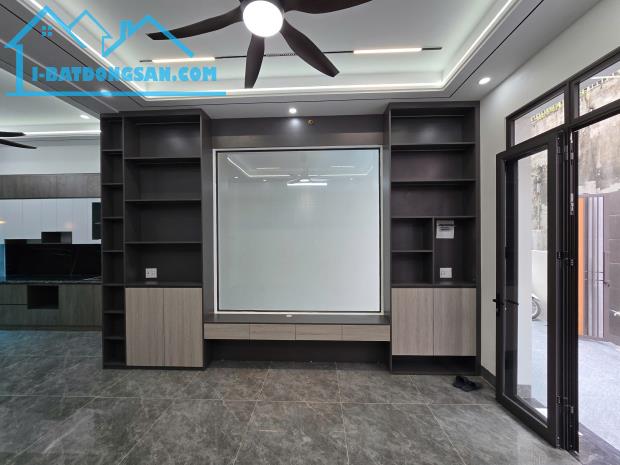 BÁN NHÀ 2 TỶ 950 TRIỆU, Ô TÔ ĐỖ GẦN NGÕ VỊ XUYÊN, 65M2 x 3 TẦNG