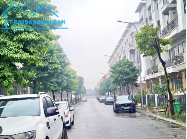 Mua ngay!căn Góc kinh doanh ngã tư đối diện 9 toà chung cư đang xây sh2-01.LH0981982683
