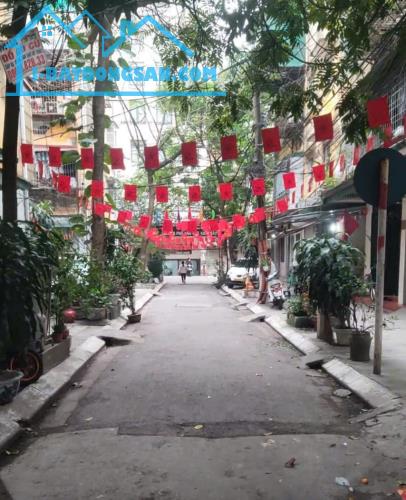 Tôi chính chủ bán nhà khu Hồ Đền Lừ, Phố Lương Khánh Thiện. LH O961390570
