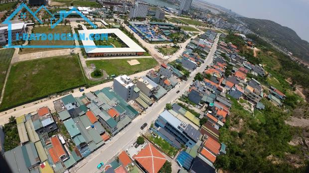 Bán mảnh đất tại Long Hưng, Văn Giang cũ, 300m2, Gần DHBK, Ô to tránh