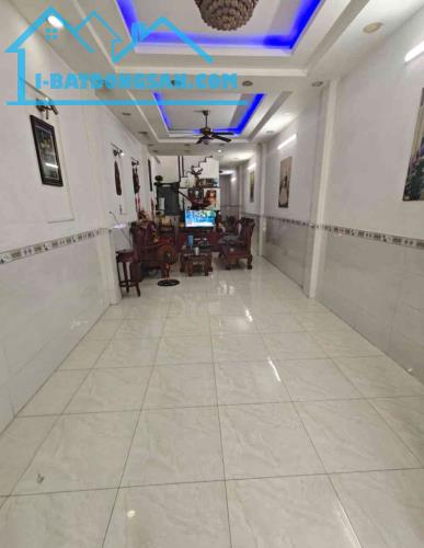 Bán nhà Quốc Lộ 50 sát bến xe Q.8. Vài bước chân ra hẻm xe hơi. Diện tích 100,7m2.