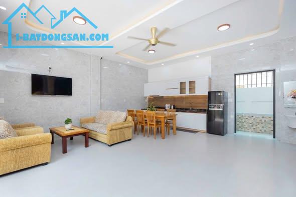 Bán nhà 3 lầu khu Á Châu hẻm ô tô trung tâm phường2, có thang máy giá chỉ nhỉnh 9 tỉ