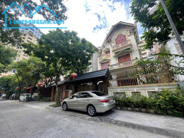 Biệt Thự Lưu Hữu Phước 200m2 Mt10m Vỉa Hè Kinh Doanh View Sân Chơi Thoáng Ở Sướng