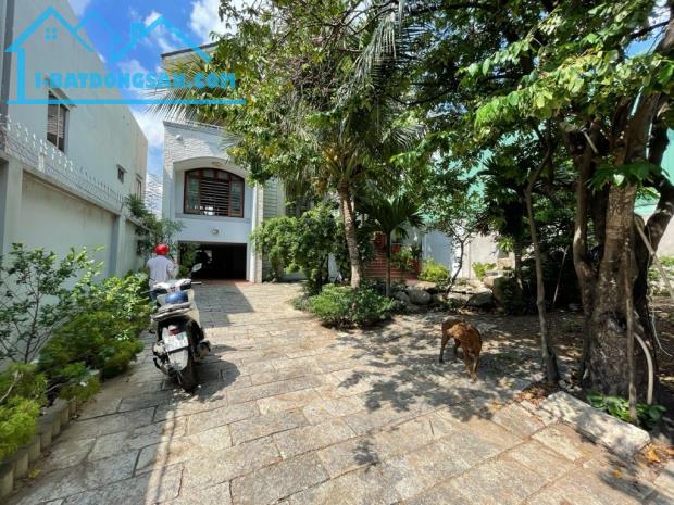 BIỆT THỰ SÂN VƯỜN HẺM NHỰA XE TẢI VI VU 3 TẦNG SAU LƯNG GIGAMAL 13X36 CHỈ 37 TỶ.