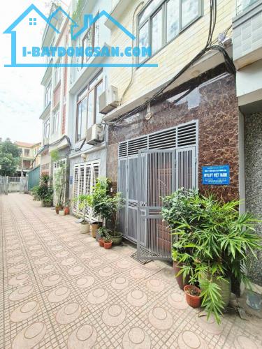 NHÀ ĐẸP CỔ LINH – DÂN XÂY CHẮC CHẮN – Ô TÔ ĐỖ CỔNG –GẦN PHỐ - GIÁ CHỈ 9.2 TỶ