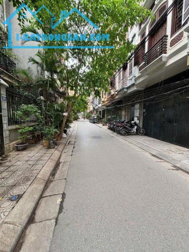 Bán nhà phân lô phố Lạc Trung 70m2, 4 tầng, mặt tiền 4.4m vỉa hè ô tô tránh Giá 25.5 tỷ