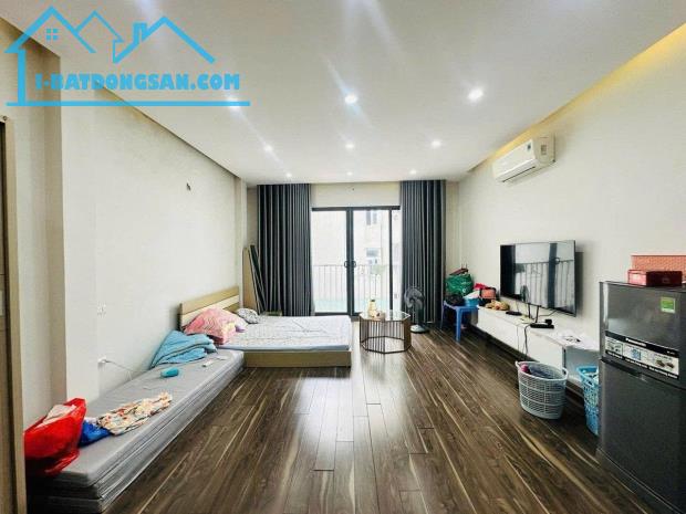 Bán nhà Hồ Ba Mẫu 40m2, 5 tầng đẹp, mặt tiền 4.5m giá 11 tỷ gần Công Viên Thống Nhất