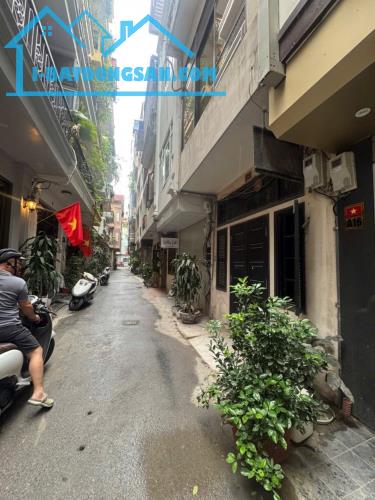 Bán Nhà Phố Lý Nam Đế, khu Quân Đội - OTO đỗ cửa 40m2 x 3 tầng - Nhà 2 thoáng - Sổ riêng