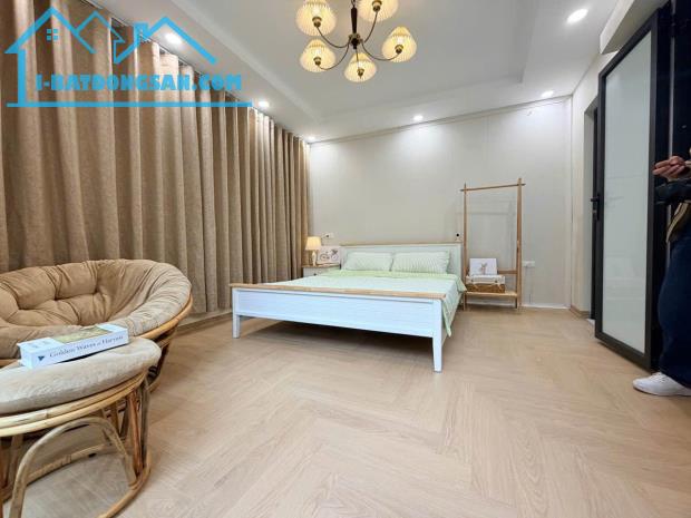 Bán nhà 4 tầng ở phố Lò Đúc, Ô tô đỗ cửa, đang cho thuê kinh doanh