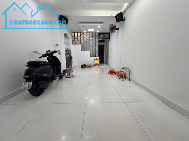 [L2479] Nhà 4 tầng hẻm xe hơi sát ĐH Văn Lang, 12.x tỷ