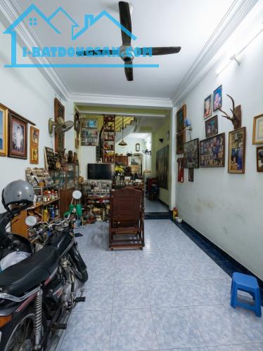 [D2481] Nhà 3 tầng sàn BTCT sát ĐH Văn Lang, giảm sâu còn 12.x tỷ
